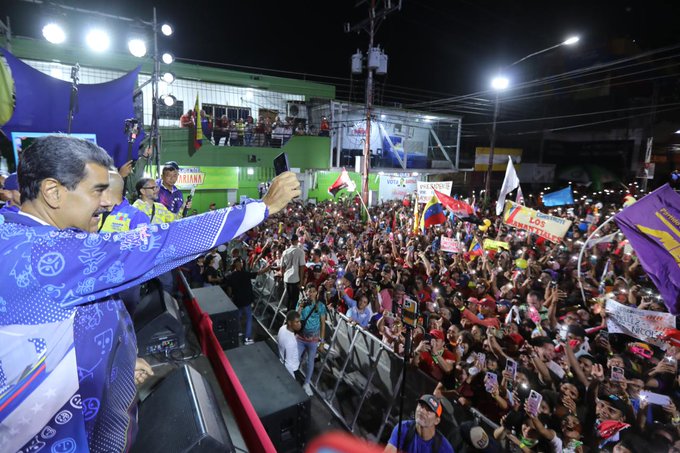 Como Nicolás Maduro ya no tiene más promesas para los barineses, se puso a insultar a Javier Milei