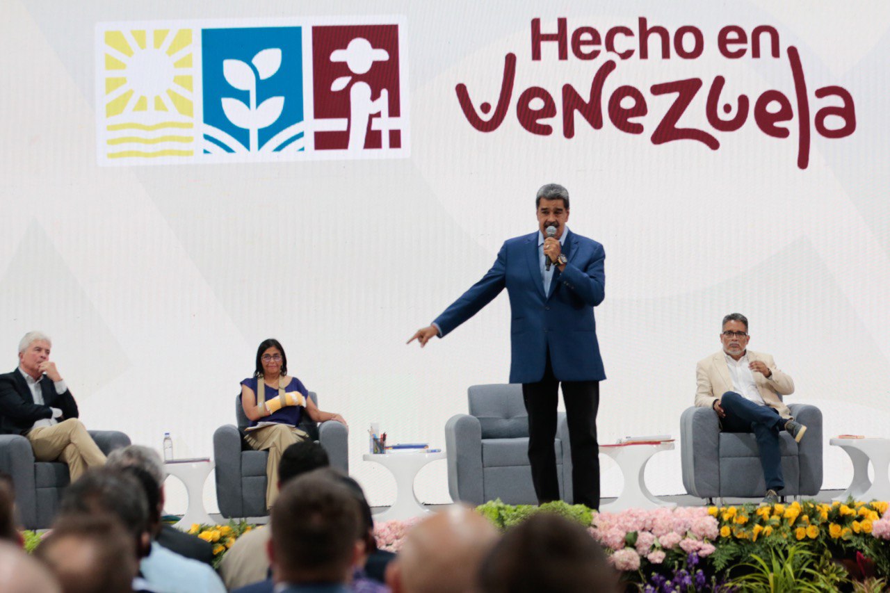 Maduro pidió discutir ley para facilitar exportaciones no pretroleras