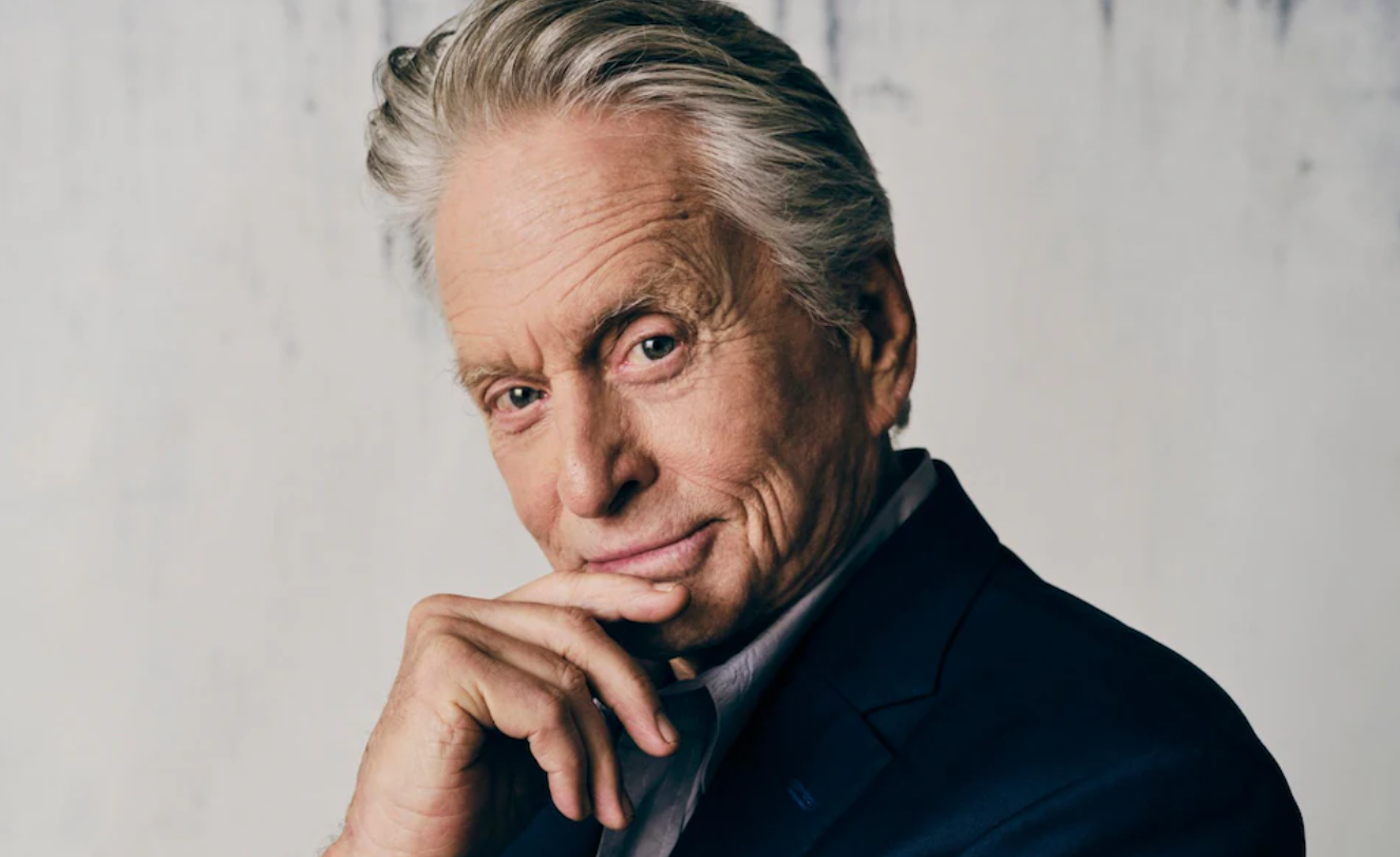 Michael Douglas dice que sería “difícil imaginar” que Joe Biden pueda cumplir un nuevo mandato