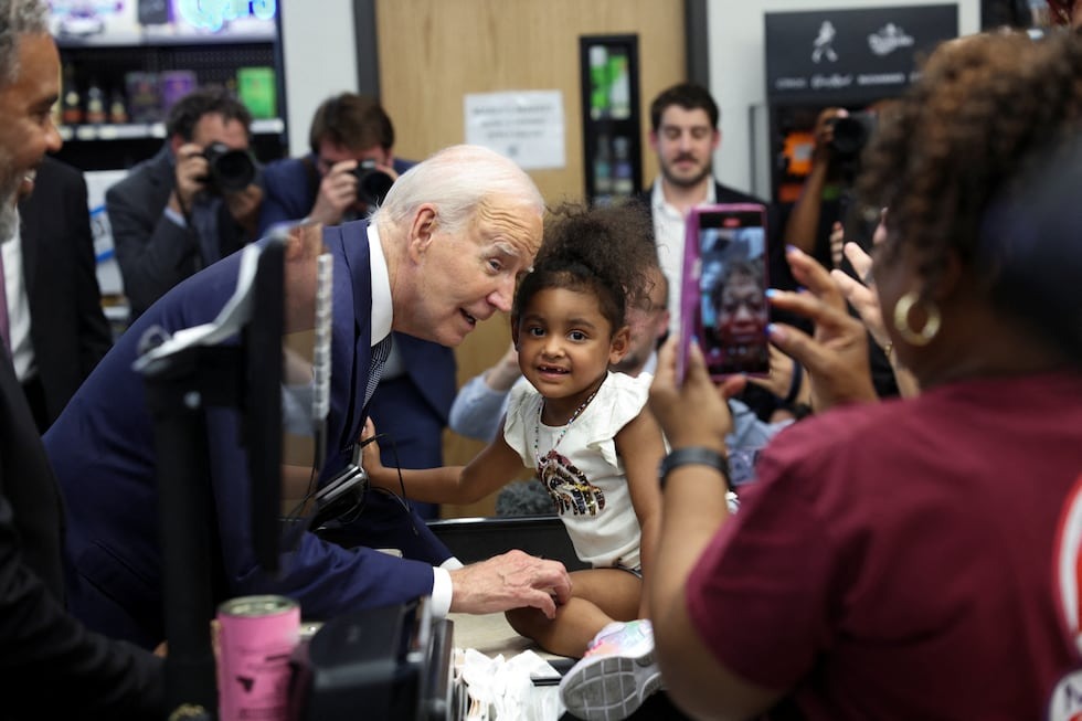 Demócratas mantienen el plan de nominar por adelantado a Biden como candidato pese a las protestas internas