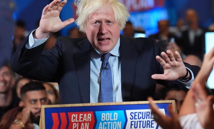 Boris Johnson irrumpe por sorpresa en la campaña electoral para apoyar a los conservadores