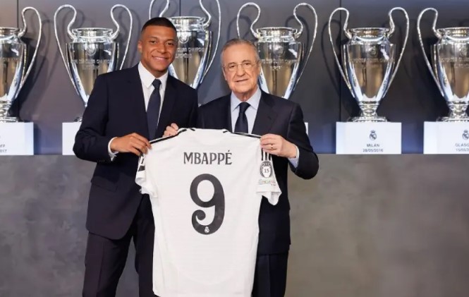 Mbappé firma su contrato con el Real Madrid en la Ciudad Deportiva