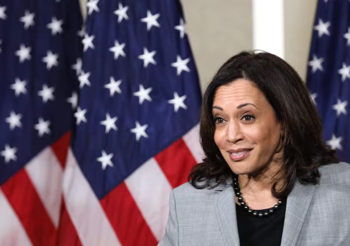 Kamala Harris recibe importantes apoyos a su candidatura, mientras otros callan