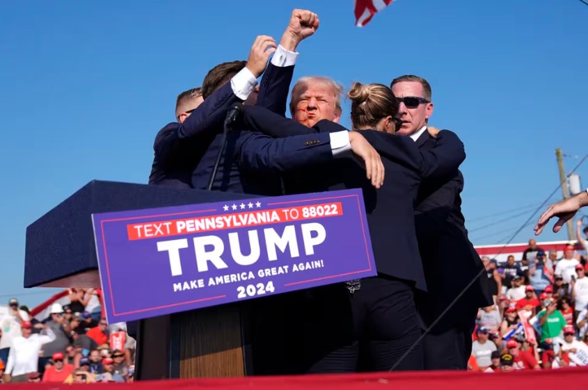 Trump anunció venta del libro con sus fotos más icónicas y la del atentado en portada