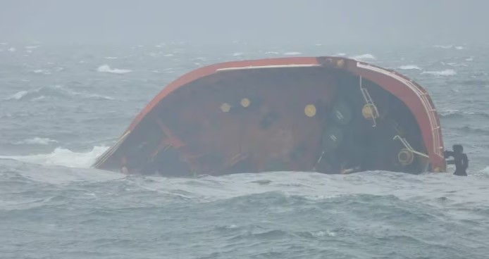 El buque cisterna hundido en Filipinas no ha vertido al mar el combustible almacenado
