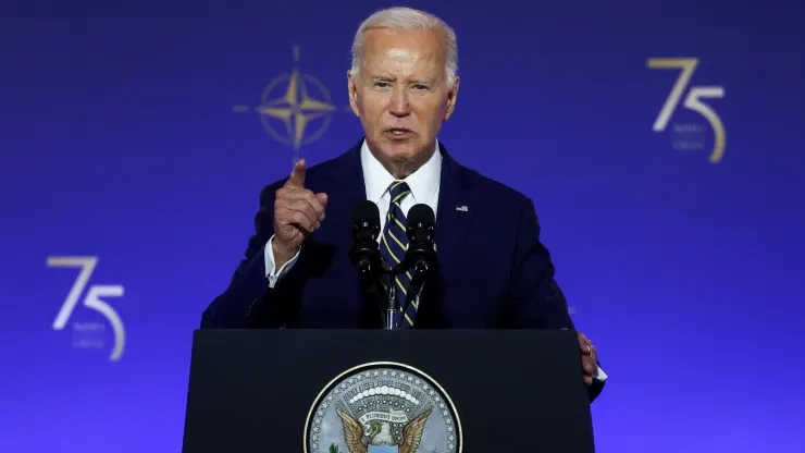 Biden tenía una oportunidad para redimirse en la Otan, pero no: confundió a Zelensky con Putin (VIDEO)