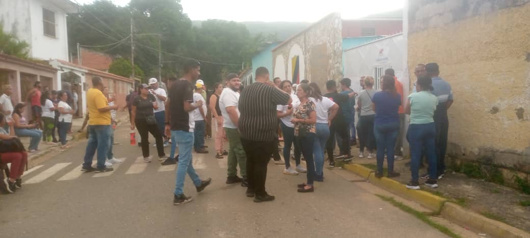 Escuela Güere en Naguanagua permanece abierta a pesar de que no hay electores en fila