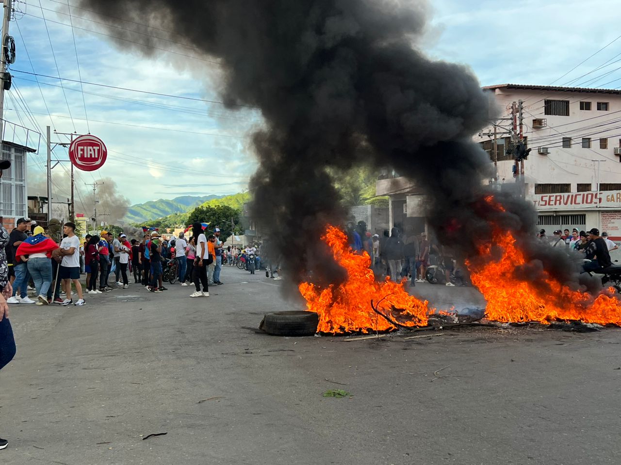 Grupos antimotines arremetieron contra los manifestantes en San Juan de los Morros