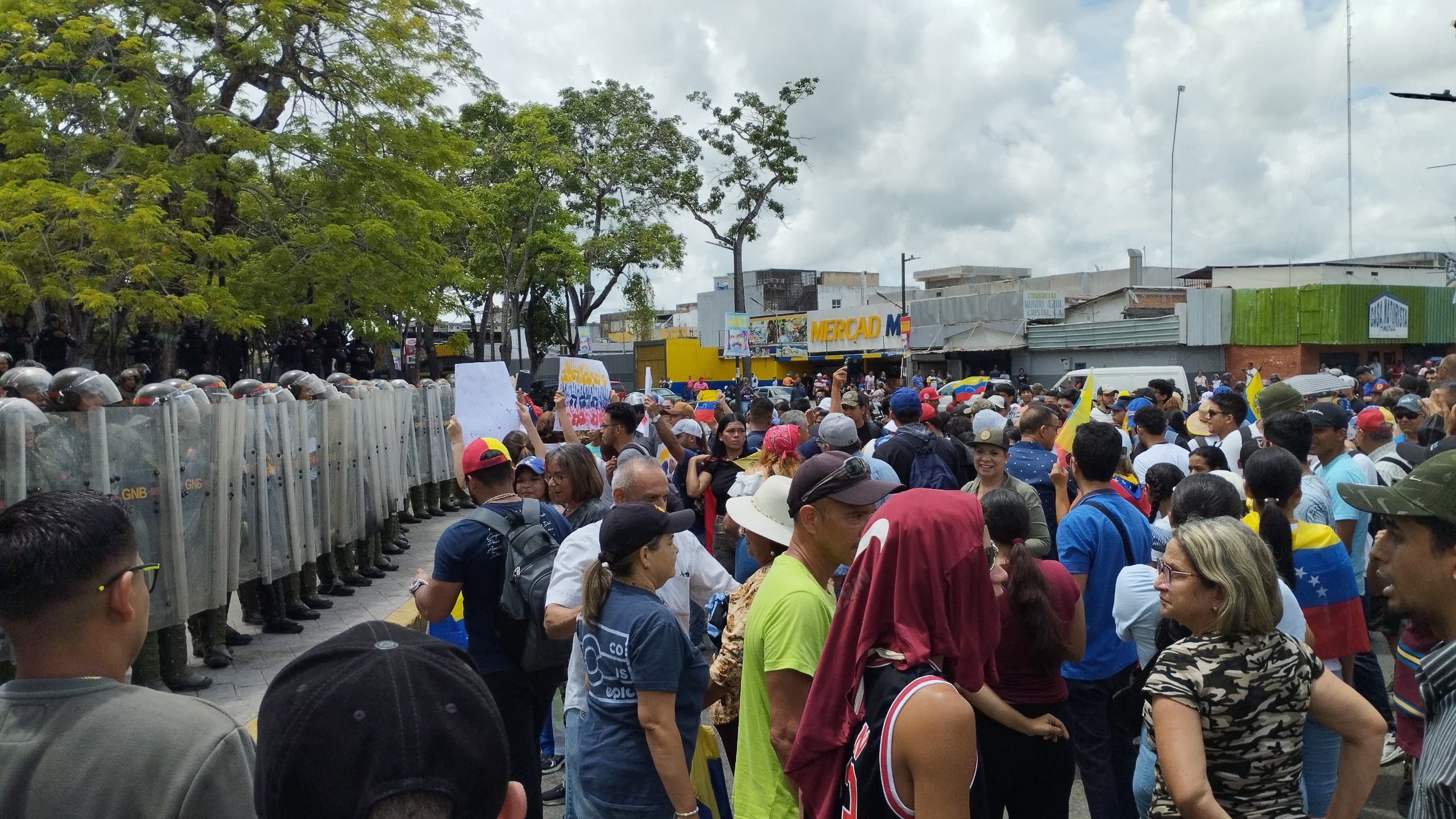 Estudiantes universitarios se concentran en Maturín para rechazar el fraude electoral (VIDEO)