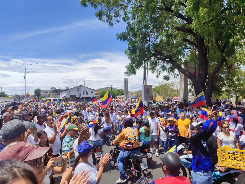 Larenses se concentran en asambleas en varios municipios de la región