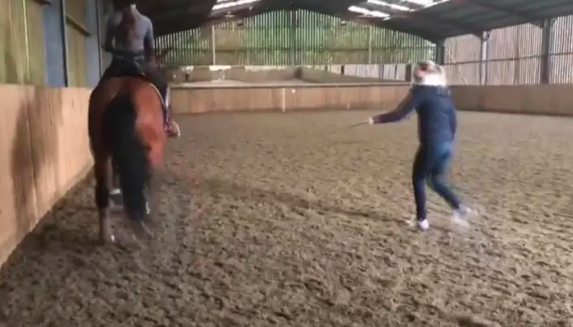 La triple campeona olímpica que renuncia a París 2024 por un video que muestra cómo maltrata a un caballo