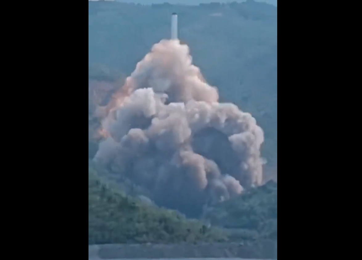 Un fallo estructural provoca caída de un cohete en el centro de China sin causar víctimas