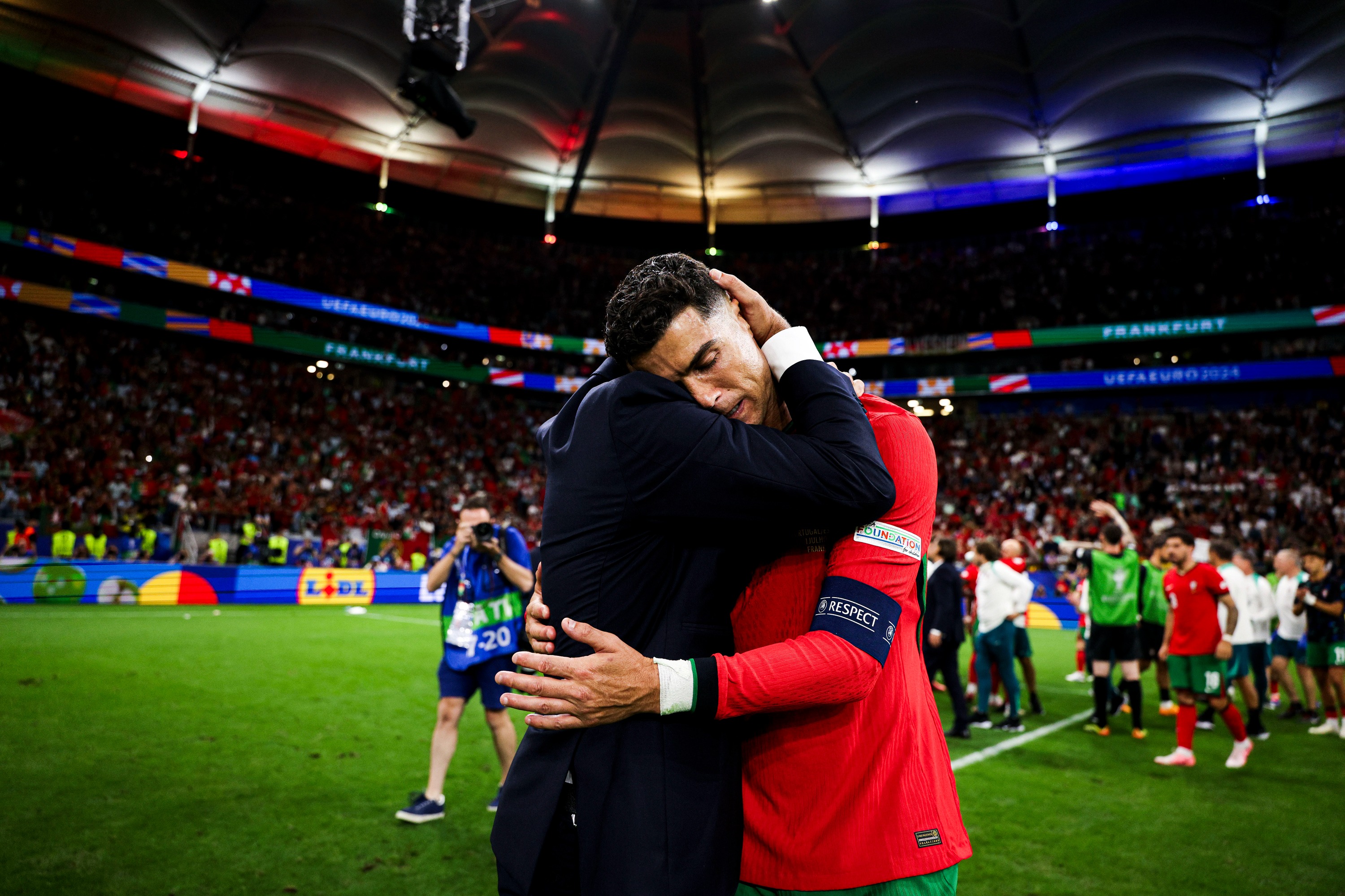 Cristiano Ronaldo rompió a llorar desconsolado tras fallar penal contra Eslovenia (VIDEO)