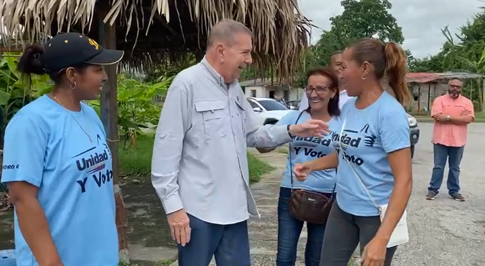 “Yo sé que nosotros vamos a ganar”: El testimonio de una venezolana a Edmundo González camino a Anzoátegui (Video)