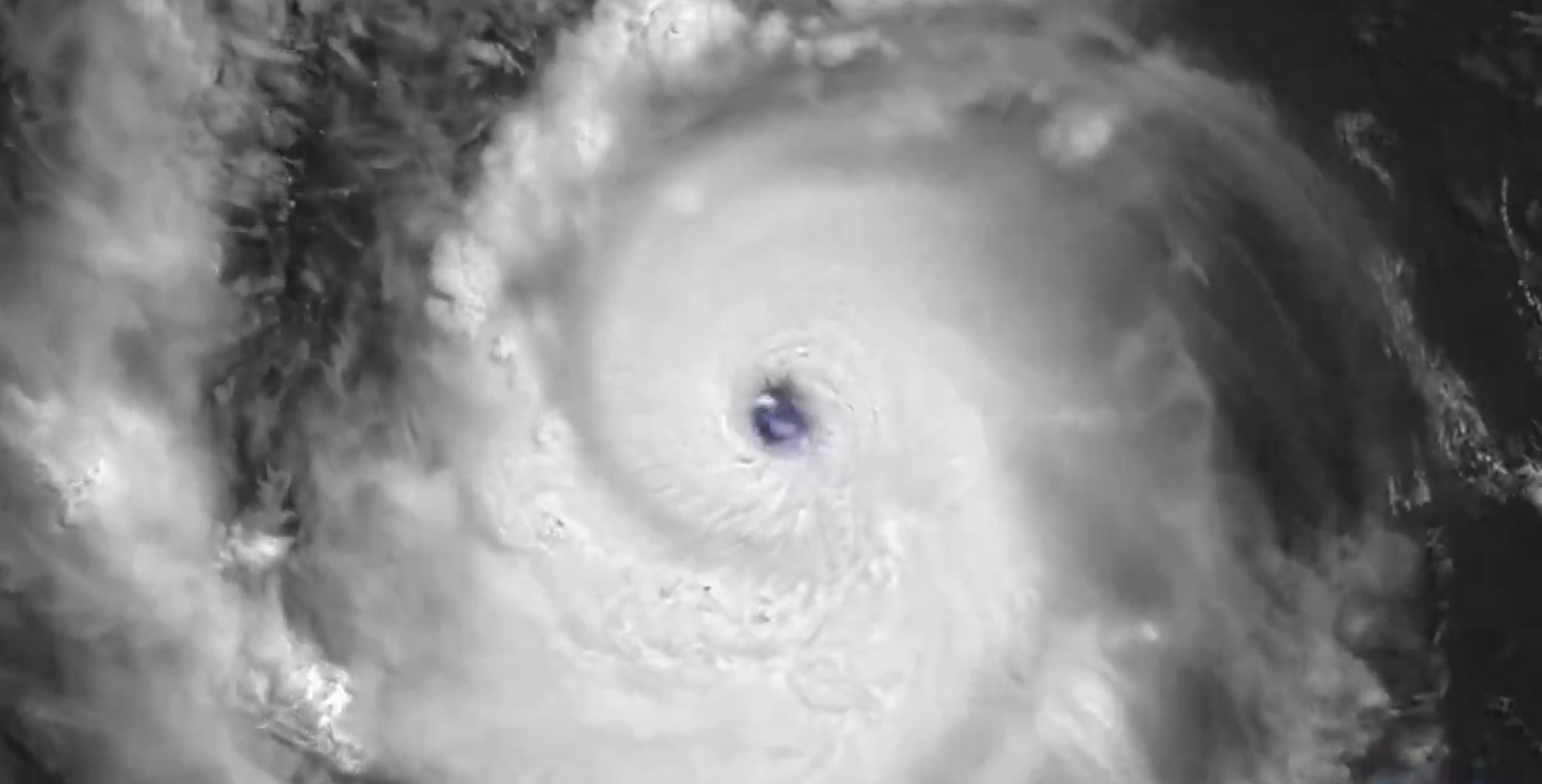 Autoridades aeronáuticas de Venezuela están en alerta ante el huracán Beryl de categoría 4