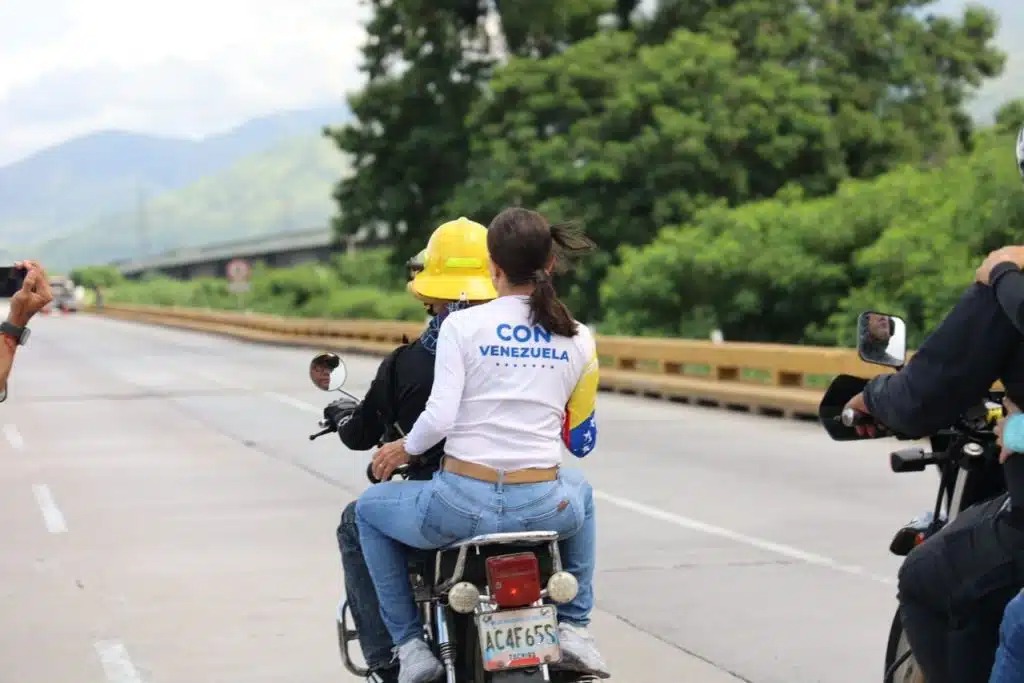 Motorizado que trasladó a María Corina Machado a Valencia denunció represalias por parte del chavismo (VIDEO)