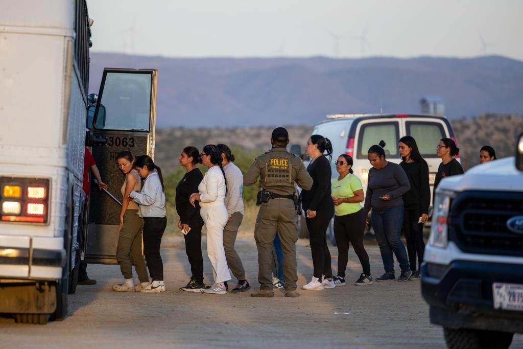 Pese a restricciones de asilo, EEUU permitió ingreso de más de cien mil migrantes en junio