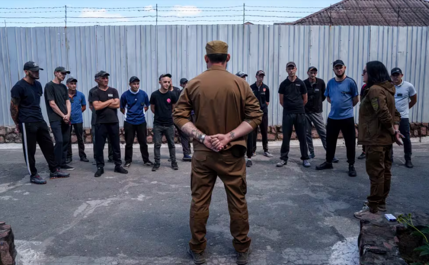 Ucrania podría liberar a miles de presos a cambio de que se sumen a lucha contra Rusia