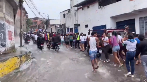 Cientos de vecinos del barrio San Blas en Petare también salieron a protestar este #29Jul (VIDEO)