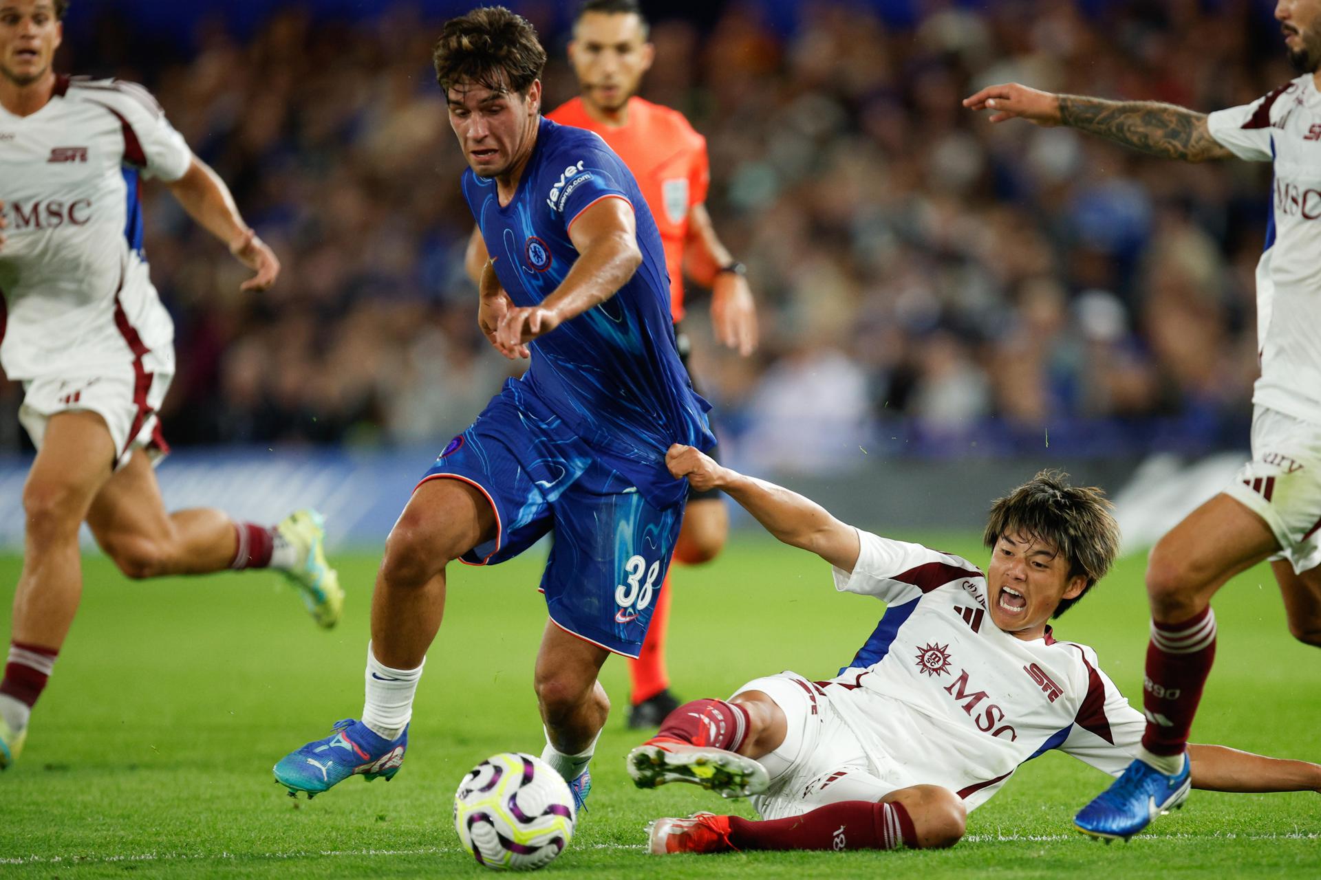 Futbolista que el Chelsea compró al Barcelona protagonizó el “fallo del año” (Video)