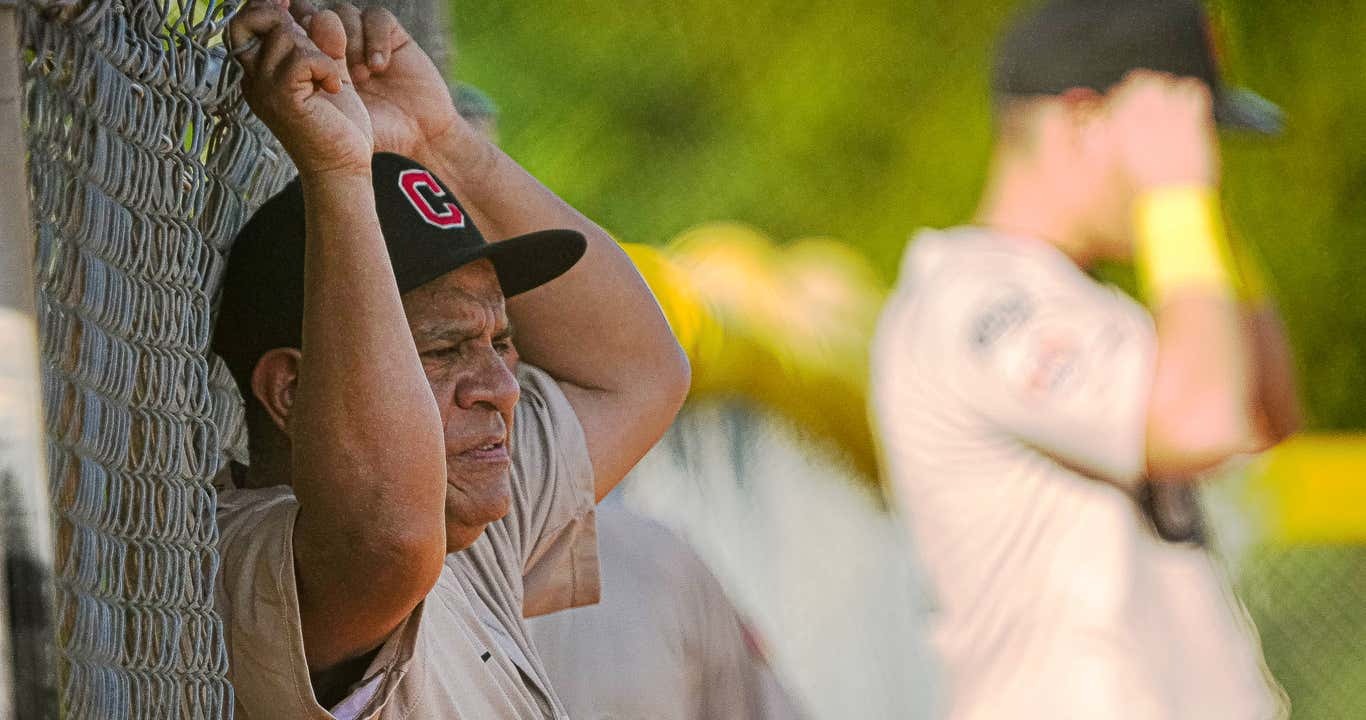 “Todos queremos ganar”: Inmigrantes venezolanos en Austin encuentran hogar en una liga de sóftbol