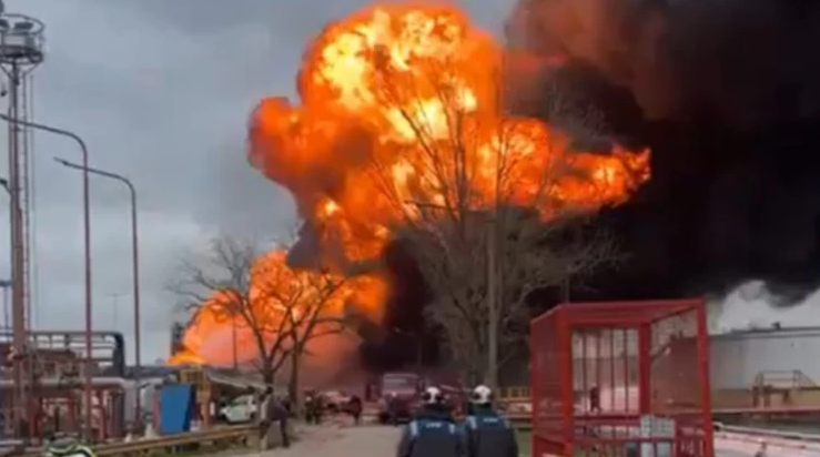 Incendio estalló en una refinería de la petrolera YPF, la más grande de Argentina (video)