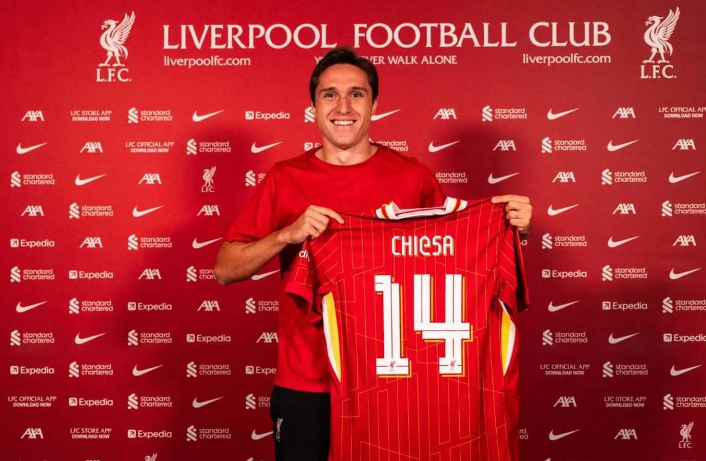 El extremo italiano Federico Chiesa fichó por el Liverpool