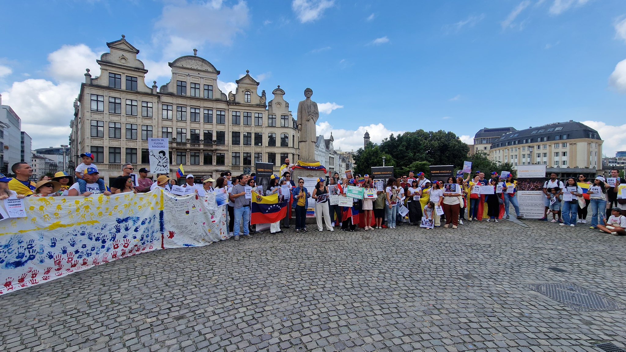 EN IMÁGENES: venezolanos apoyaron la Gran Protesta Mundial en Bruselas este #17Ago