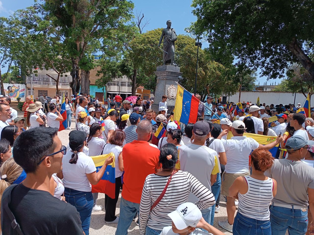 Sucrenses atendieron el llamado de María Corina Machado a concentrarse pacíficamente este #3Ago