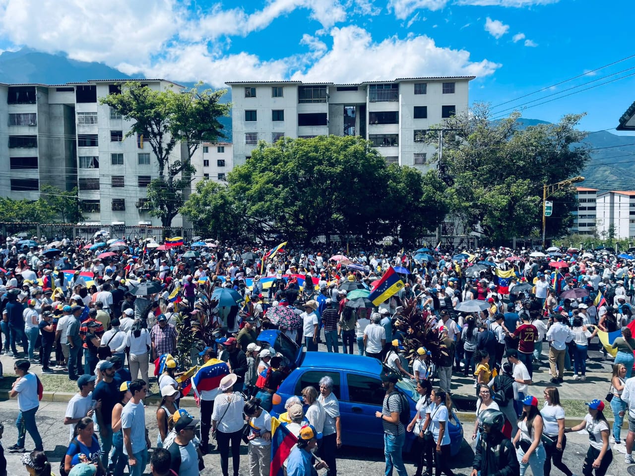 Merideños se mantienen en las calles en la lucha por la libertad y defensa de la victoria de Edmundo González