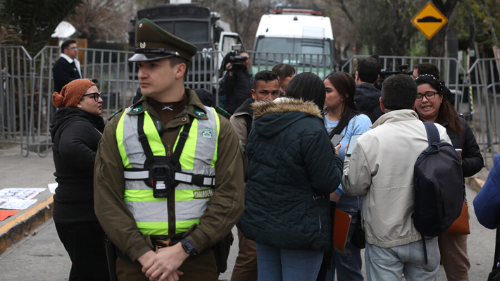 “Medidas extraordinarias”: los desafíos para Chile luego de que Maduro retiró todo su personal de la embajada en Santiago