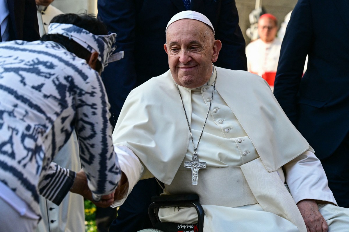 El papa Francisco pidió desde Indonesia incrementar el diálogo para luchar contra el extremismo