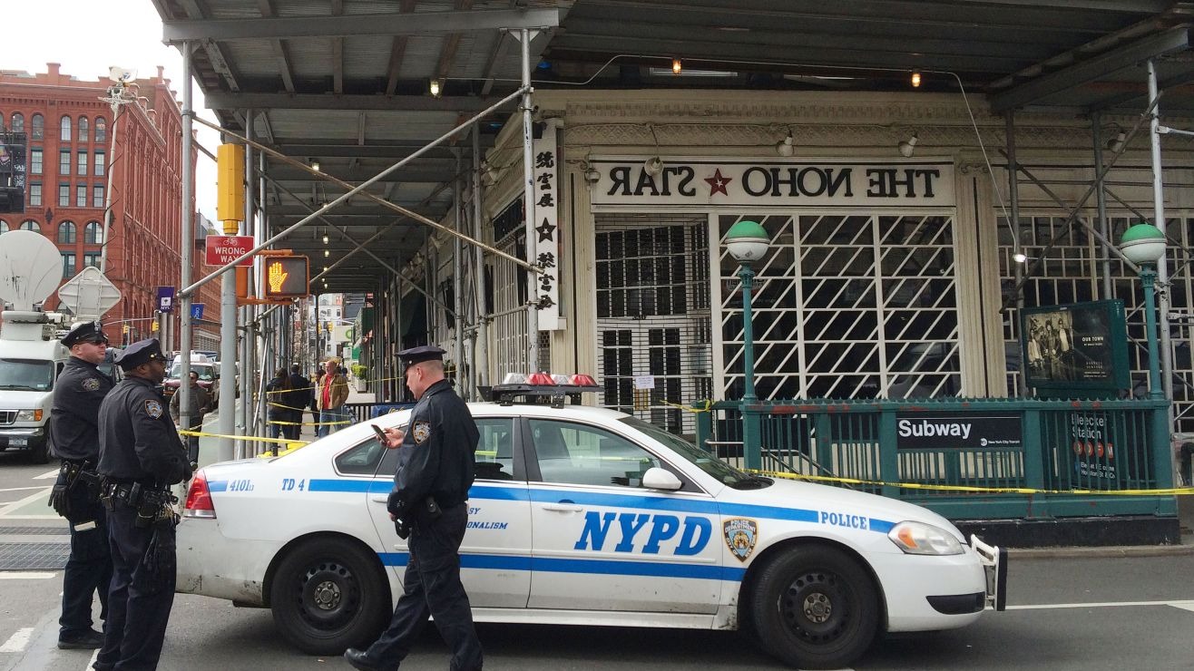 Maestra recibió un disparo por una bala perdida mientras daba clases en El Bronx