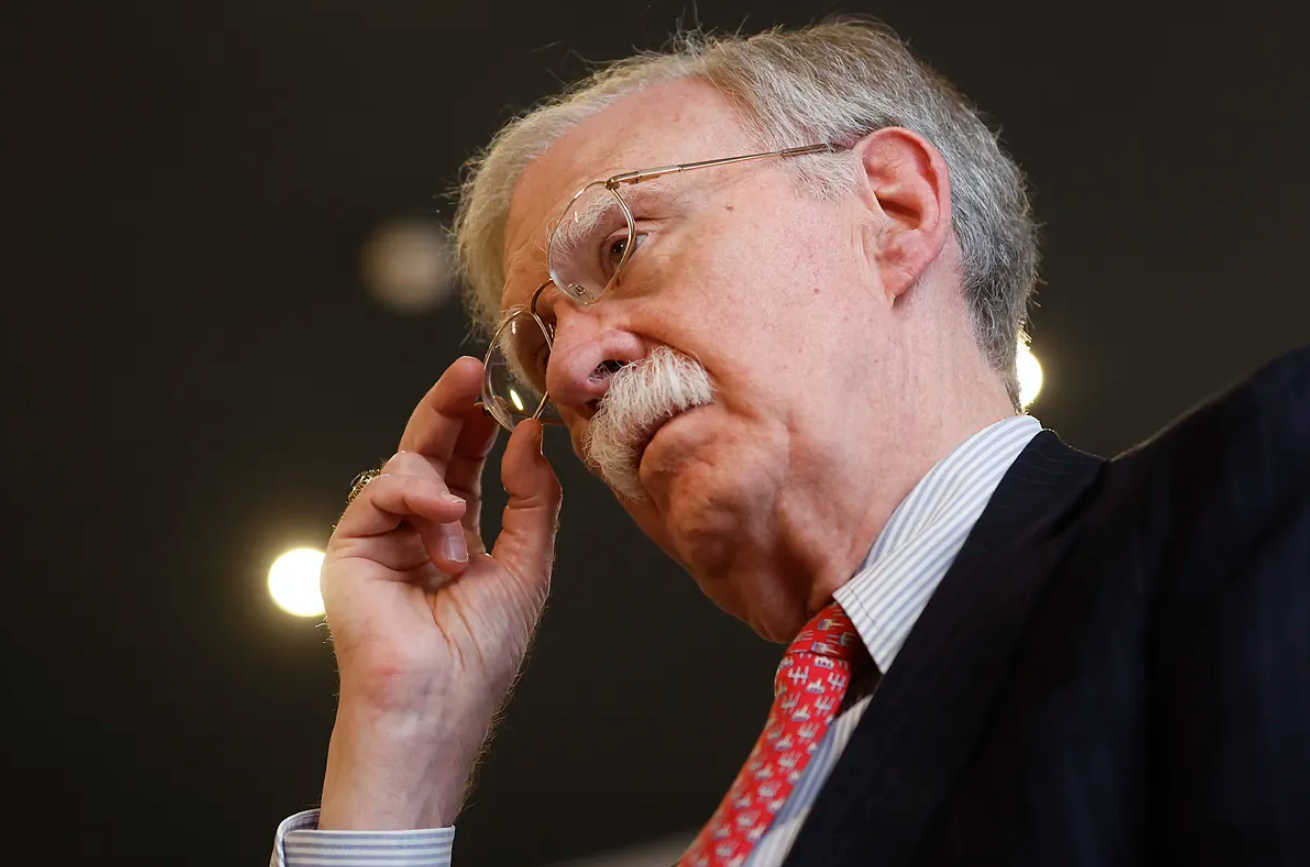 John Bolton: Si Trump gana, puede pactar con Maduro