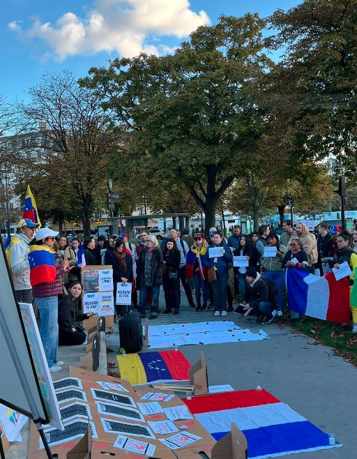 Venezolanos en Francia pidieron este #28Sep reconocer a Edmundo González como presidente electo de Venezuela