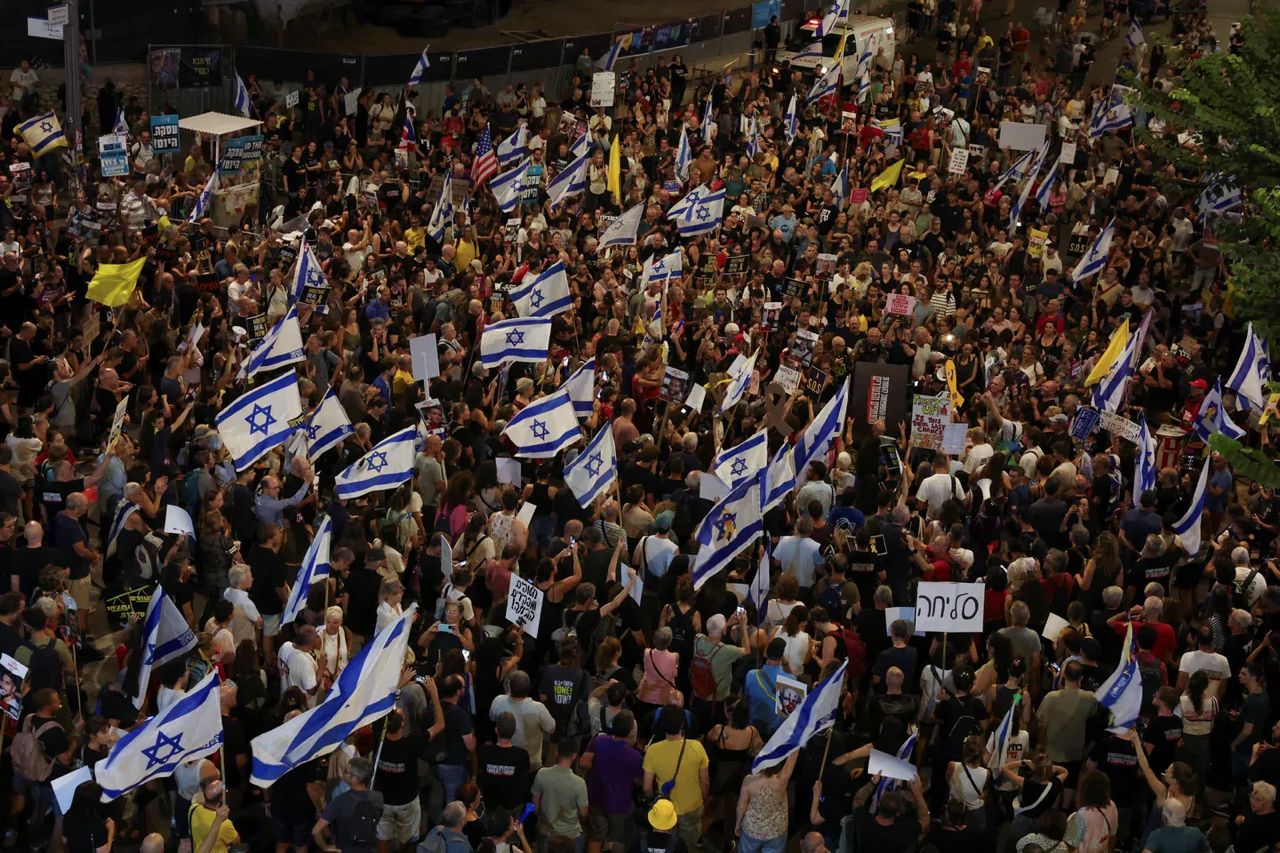 Miles de manifestantes israelíes exhortan al gobierno establecer acuerdo con Hamás