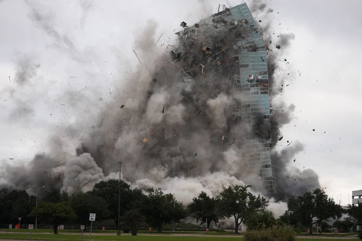 ¡Impresionante! Así fue la demolición de una torre abandonada en Louisiana