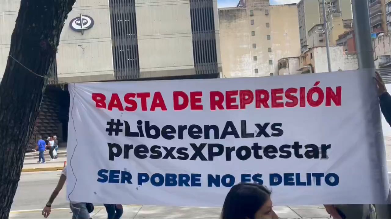 Madres de adolescentes detenidos exigen la libertad de sus hijos frente al Ministerio Público