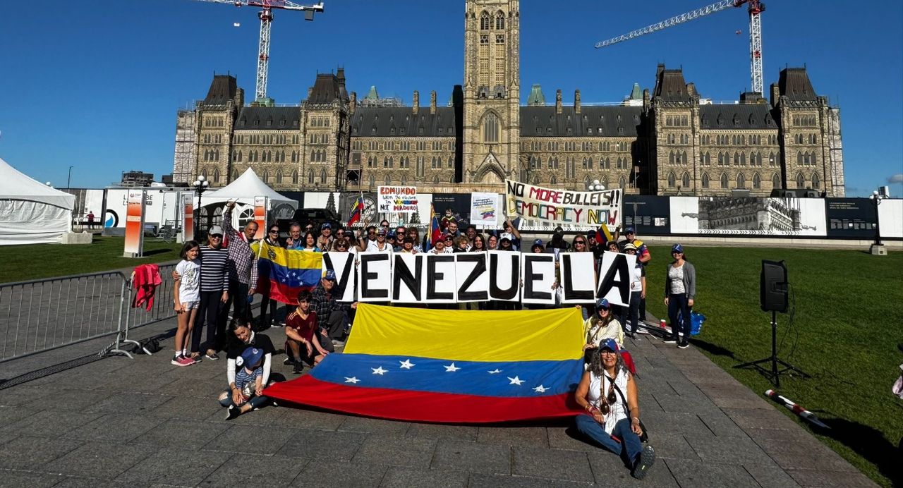 Cientos de venezolanos en Canadá se unieron al llamado para protestar contra el fraude electoral este #28Sep