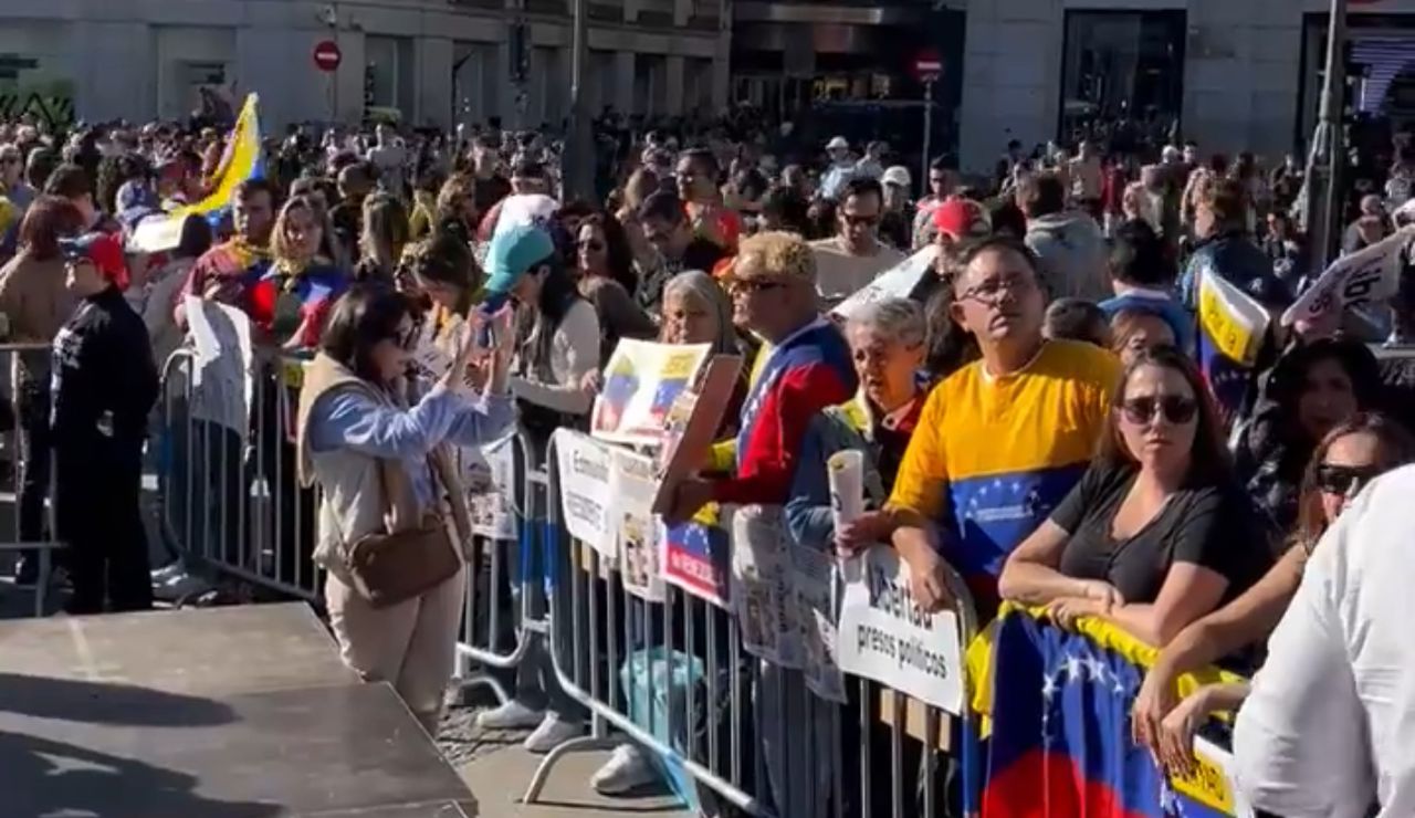 Venezolanos se concentran en Madrid para exigir que Edmundo González sea reconocido como presidente electo (VIDEOS)