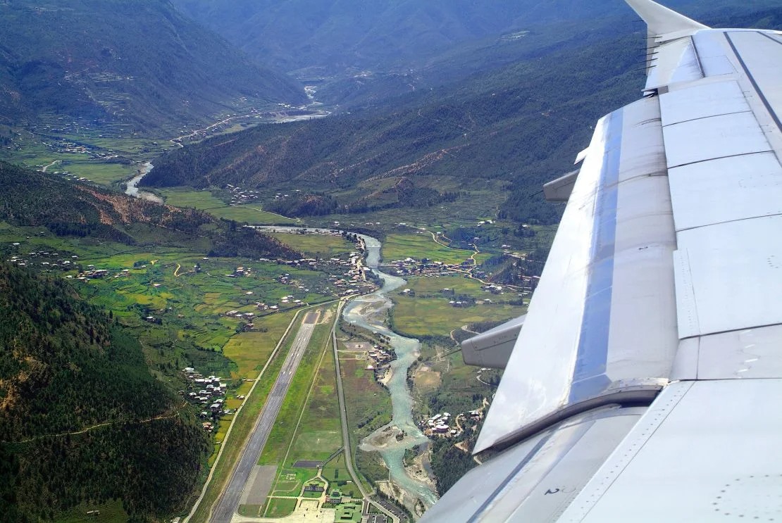 El aterrizaje en este aeropuerto es tan difícil que solo 50 pilotos pueden hacerlo