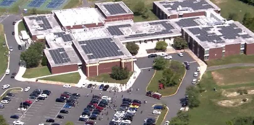 Alarma en Maryland: Estudiante de secundaria le disparó a un compañero de clase en el baño