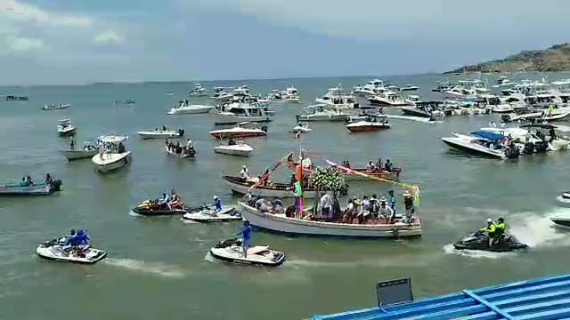 Pescadores recorrieron las costas de Lechería para dar gracias a “Vallita”