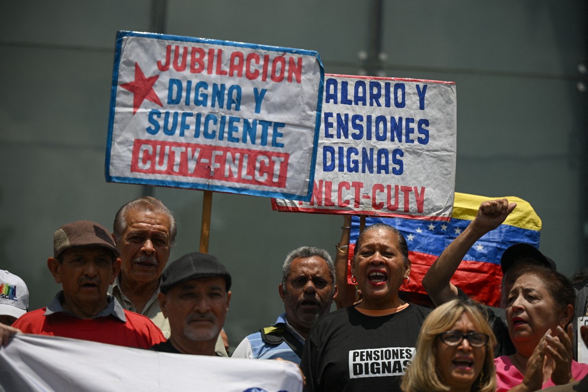 “Es una burla miserable”, respondieron pensionados a Maduro por inicio de la Navidad