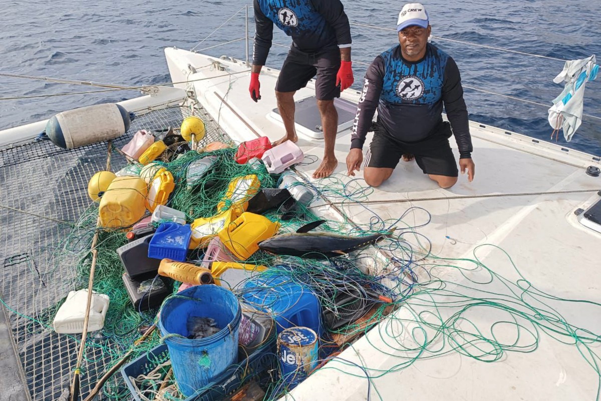 El terror de los pesqueros ilegales en una isla protegida de Colombia