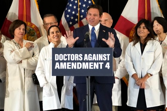 Ron DeSantis usa dinero, tiempo y poder del estado para luchar contra la enmienda a favor del aborto