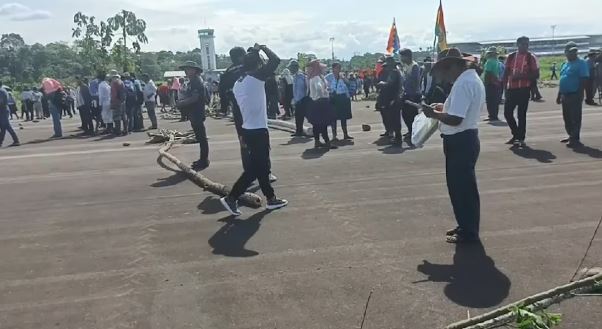 Tras ataque a Evo Morales, sus simpatizantes tomaron un aeropuerto en la región cocalera de Bolivia