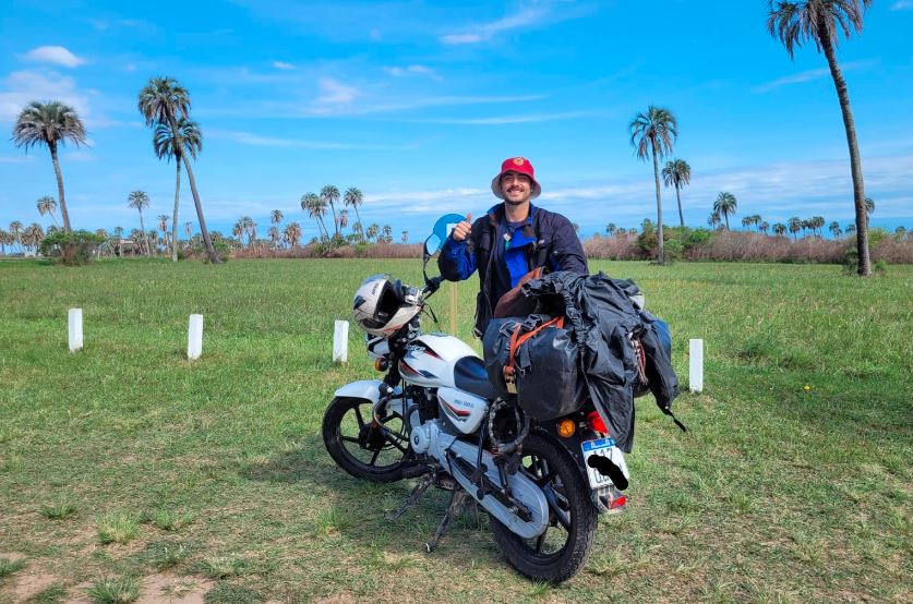 Venezolano recorrió miles de kilómetros en moto para alentar a La Vinotinto en Paraguay (VIDEO)