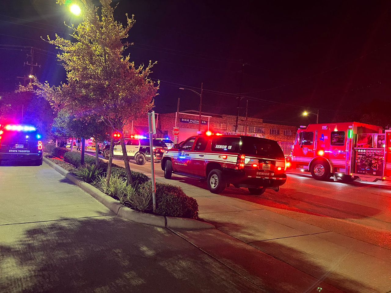 Al menos cuatro muertos tras el choque de un helicóptero contra una torre en Houston (VIDEO)