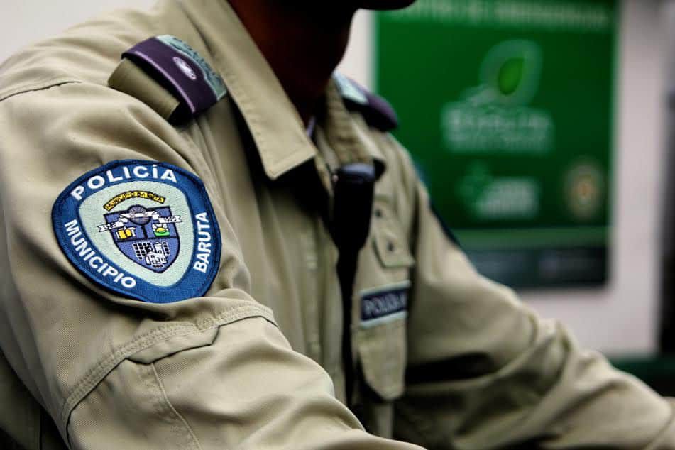 Funcionarios de PoliBaruta evitaron que adolescente atentara contra su vida